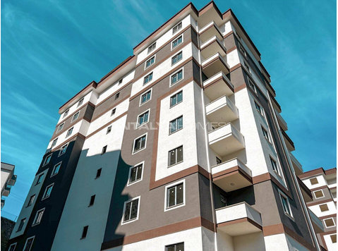 Great View Apartments in a Secure Complex in Trabzon - Locuinţe