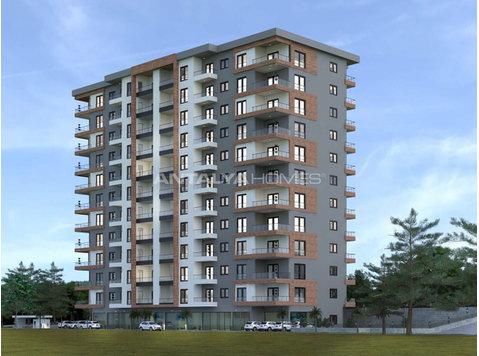 Sea View Apartments in Well-Located Complex in Trabzon… - ハウジング