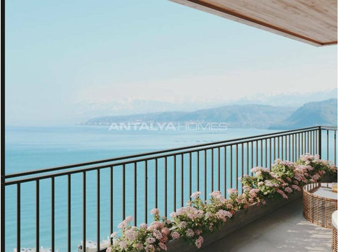 Spacious Flats with Unique Sea Views in Trabzon Yalincak - Housing