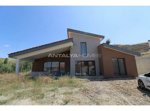Affordable Villas in a Secure Complex in Ankara Bala - Жилище