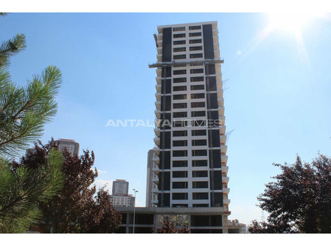 Ankara Apartments for Sale in a Luxurious Complex - السكن