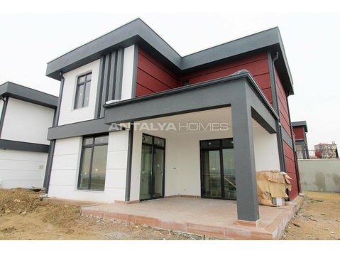 Fairly-Priced Houses in a Premium Location in Ankara Turkey - Сместување