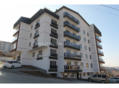 Modern Flats with City Views in Cankaya, Ankara - דיור