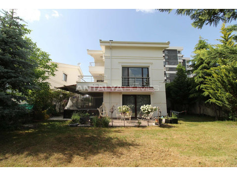 Spacious Villa with Independent Garden in Ankara Cayyolu - דיור