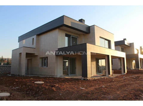 Spacious Villas in Luxury Complex in Ankara Golbasi - Housing