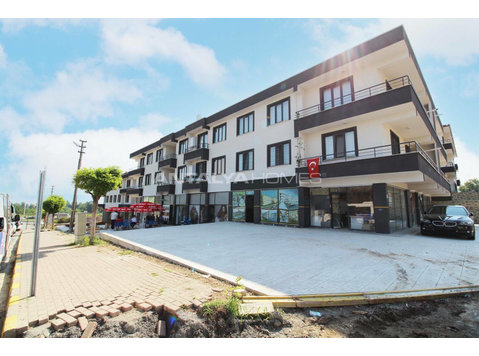 Flats in a Residential Complex with Swimming Pool in Yalova - Immobilien