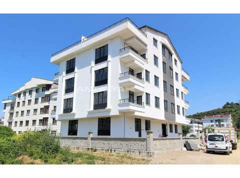 Flats with Nature Views Near the Shore in Yalova - Housing