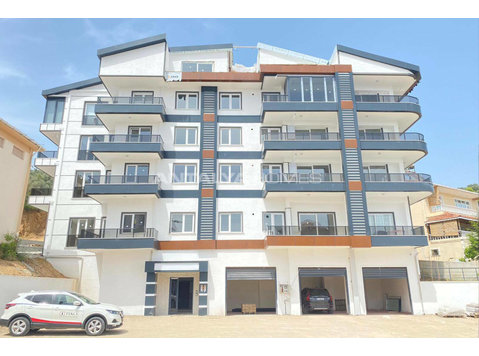 Well-Located Properties Close to Beach in Yalova Armutlu - Сместување