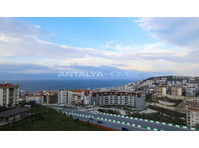 Central Real Estate in Prestigious Project in Bursa Mudanya - السكن