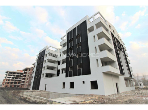 Flats with Wide Usage Areas in Complex with Security in… - Residência
