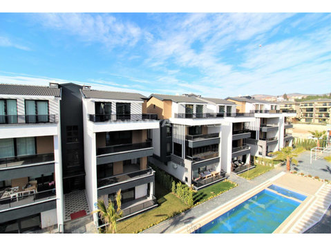Key-Ready Duplex Properties in a Complex with Pool in Bursa - Bostäder