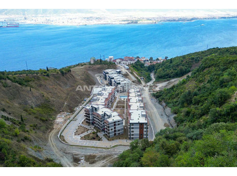 Sea View Apartments in a Privegeled Complex in Kocaeli - Сместување