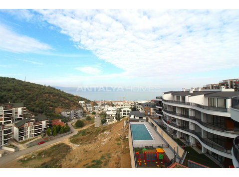 Sea and Mountain View Luxury Flats in Mudanya, Bursa - Woonruimte