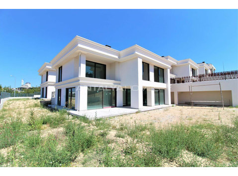 Spacious Detached Villa with Private Pool in Bursa Nilufer - Eluase