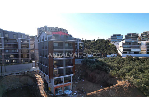 Well-Located Flats in Complex with Swimming Pool in Bursa… - Eluase