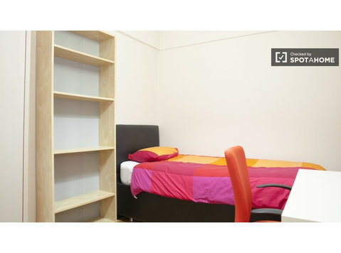 2 quartos com cama de solteiro - Aluguel