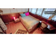 Room for rent in 3-bedroom apartment in Istanbul - الإيجار