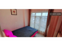 Room for rent in 3-bedroom apartment in Istanbul - Ενοικίαση