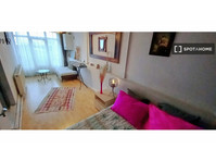 Room for rent in 3-bedroom apartment in Istanbul - Под наем