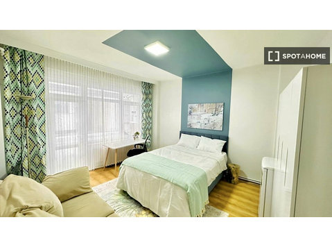 İstanbul Ottakring'de 6 yatak odalı dairede kiralık oda - Kiralık