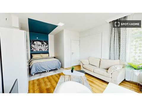 Zimmer zu vermieten in einer 6-Zimmer-Wohnung in Ottakring,… - Zu Vermieten