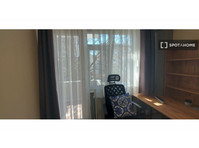 Room for rent in a 3-bedroom apartment in Istanbul - For Rent