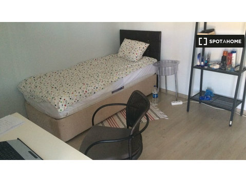 İstanbul'da tek kişilik yatak odası - Kiralık