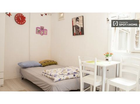 İstanbul'da kiralık tam donanımlı stüdyo daire - Apartman Daireleri
