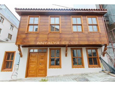 2-Storey Historical Mansion for Sale in Istanbul Eyupsultan - Residência