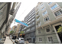 3-Bedroom Apartment 400 M to Istiklal Avenue in Istanbul - Locuinţe