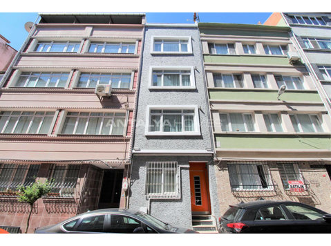 4-Storey Whole Building with Terrace in Istanbul Fatih - Housing
