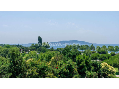 Apartment in Maltepe in a Complex with Amenities - Tempat tinggal
