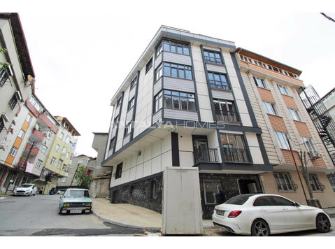 Apartments in a New Building in Gaziosmanpasa Istanbul - Asuminen