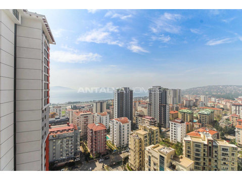 Charming Apartments for Sale in Unique Location of Istanbul - Residência