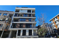 Chic Flat Close to Sea and Public Transport in Kadikoy… - Housing
