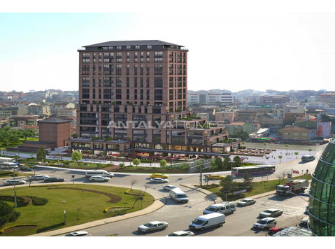 Flats with Easy Reach to Transportation in Istanbul Atasehir - Bostäder
