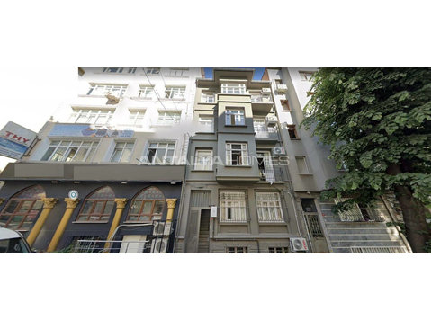 Furnished Building Suitable for Airbnb in Istanbul - Tempat tinggal