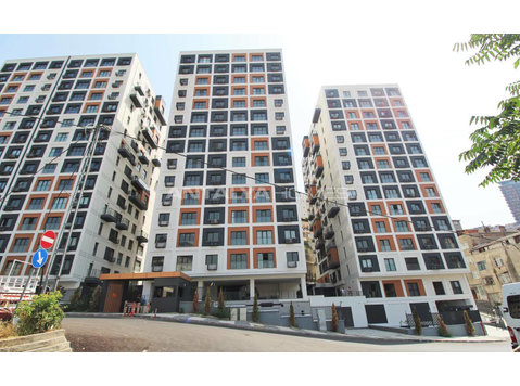 Istanbul Flats Surrounded by Social Facilities in Kagithane - דיור