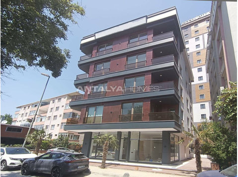 Lakefront Flats with 2 Bedrooms in Istanbul Kucukcekmece - Bostäder
