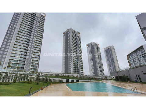 Luxury Panoramic Lakeview Real Estate in Bahcesehir Istanbul - Bolig