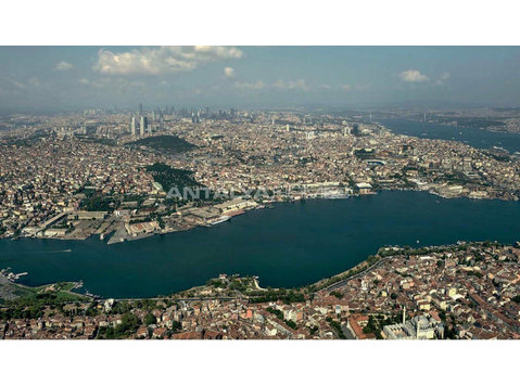 Luxury Properties with Sea View near Golden Horn in Istanbul - Nieruchomości