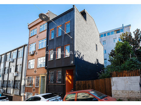 Ready-to-Move Building in Istanbul Near the Arterial Road - Immobilien