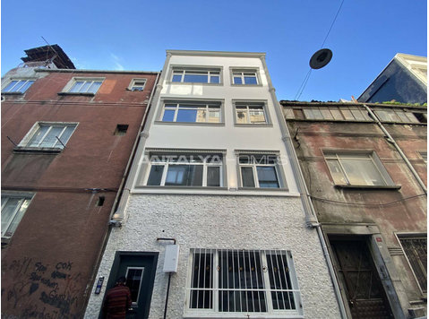Renovated Building Brand-New Furniture in Istanbul - Immobilien