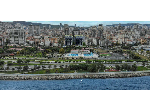 Sea View Apartments in Complex Close to Sea in Istanbul… - Сместување