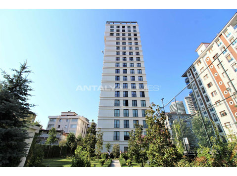 Sea View Properties Close to the Metro in Kartal Istanbul - Смештај
