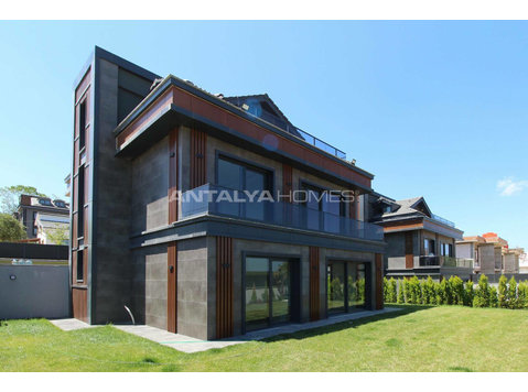 Spacious Duplex House with Terrace in Arnavutkoy Istanbul - Housing