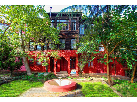 Well-Located Mansion with Unique Views in Istanbul Fatih - Eluase