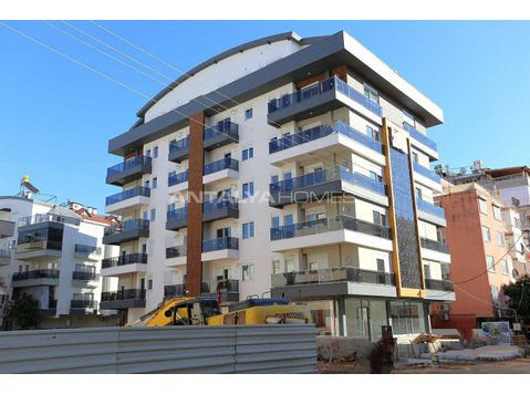 3-Bedroom Apartments Close to the Sea in Antalya Muratpasa - Housing