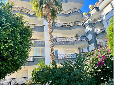 Apartment in Begonvil Complex with Pool in Alanya Oba - Asuminen