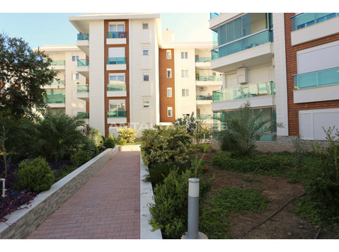 Apartment with 2 Bedroom Close to Sea in Antalya Konyaalti - Housing